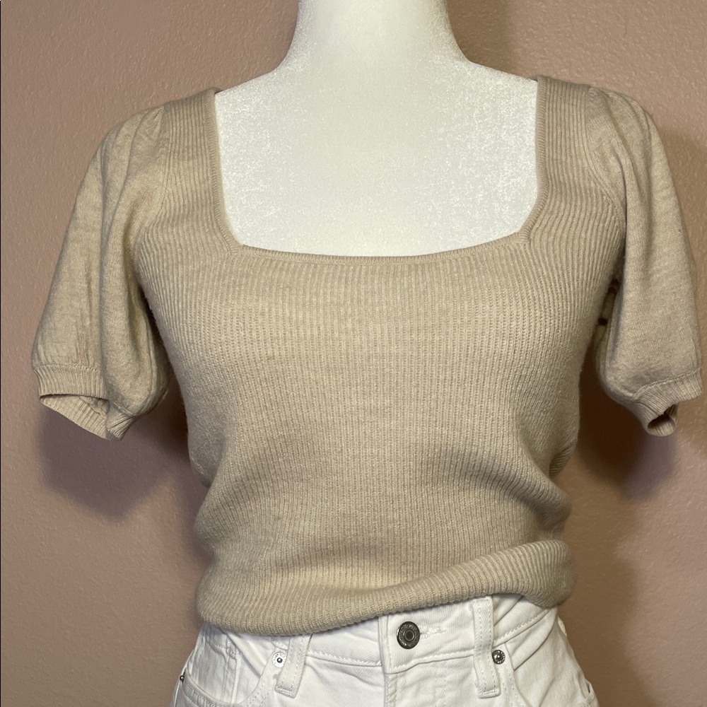 French Connection Low Cut Beige‎ Short Sleeve Top